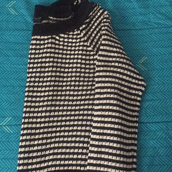 Sweater - Picture 2 of 4